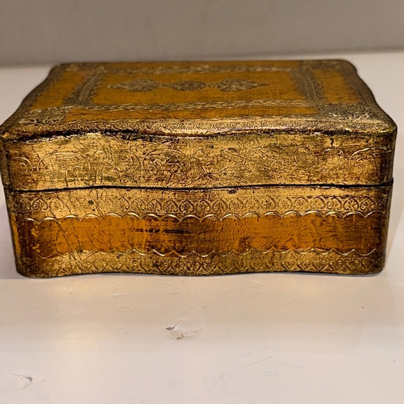 Vintage Italian florentine gold guilded wood trinket box, velvet interior. - Picture 2 of 7